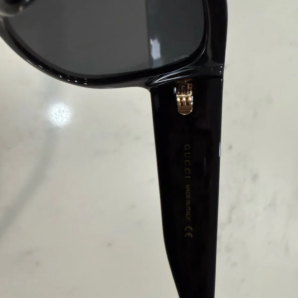 Gucci Black Cat-Eye Sunglasses with Dark Lenses GG0142SA 55MM.20.140
